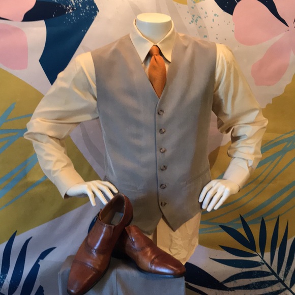 Claiborne Vest - Picture 16 of 17